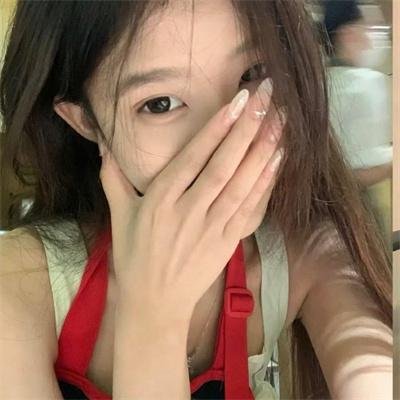 帐棚顶上的马戏团艺人